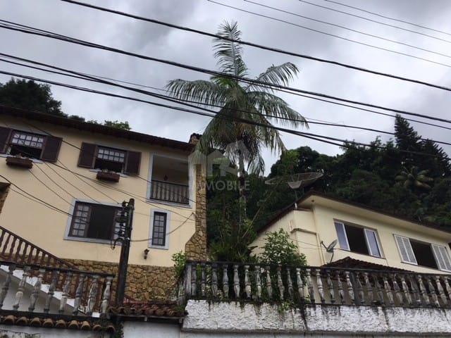 Casa com 1284m², à venda, no bairro Bingen em Petrópolis