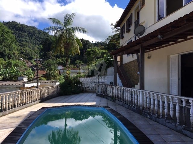 Casa com 1284m², à venda, no bairro Bingen em Petrópolis