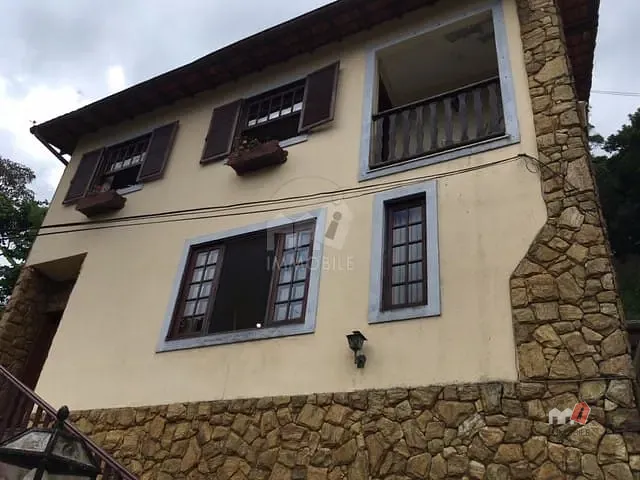 Casa com 1284m², à venda, no bairro Bingen em Petrópolis