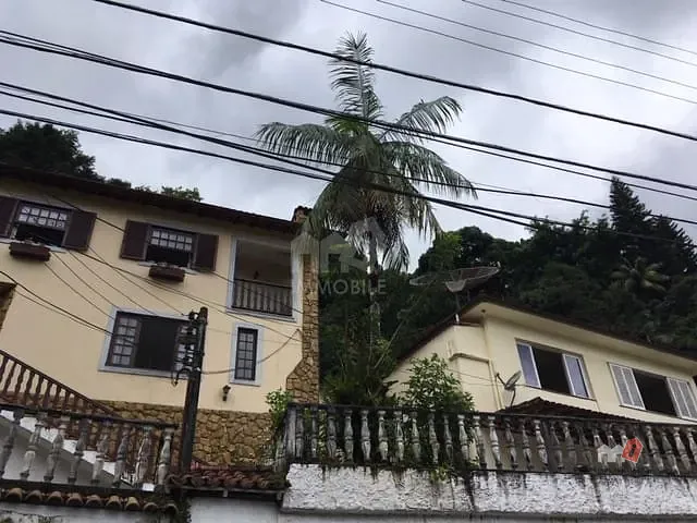 Casa com 1284m², à venda, no bairro Bingen em Petrópolis