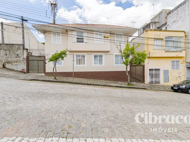 Casa com 716m² 8 quartos e 5 banheiros, à venda, no bairro Centro em Curitiba