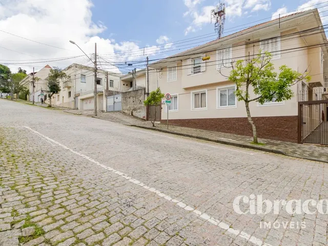 Casa com 716m² 8 quartos e 5 banheiros, à venda, no bairro Centro em Curitiba