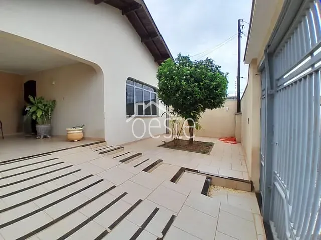 Casa com 250m² 3 quartos e 2 banheiros, à venda, no bairro Vila Boldrin em Santa Bárbara D'Oeste