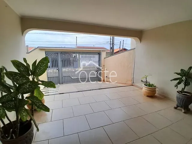 Casa com 250m² 3 quartos e 2 banheiros, à venda, no bairro Vila Boldrin em Santa Bárbara D'Oeste