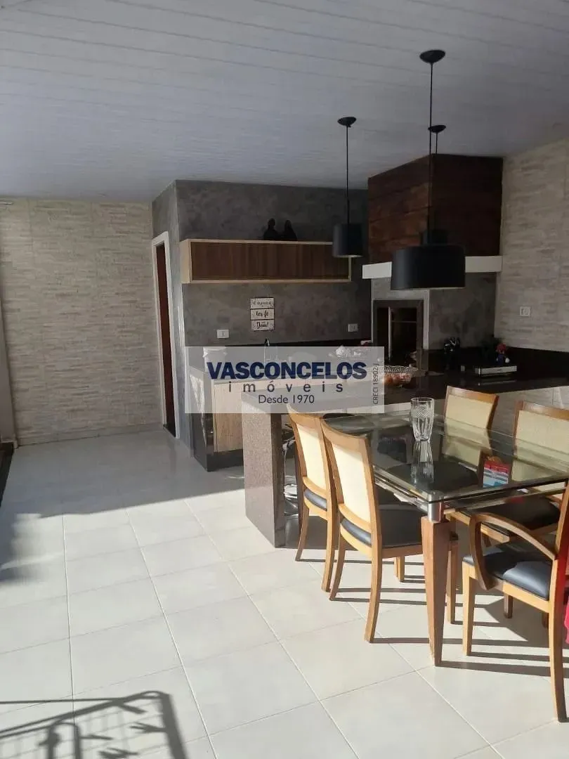 Casa, 4 quartos, 245 m² - Foto 1