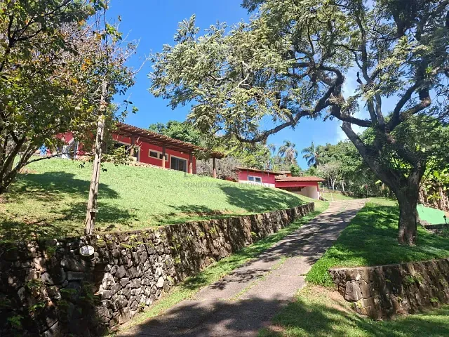 Casa com 2854m² 4 quartos e 6 banheiros, à venda ou para alugar, no bairro Residencial Parque Itapetinga em Atibaia