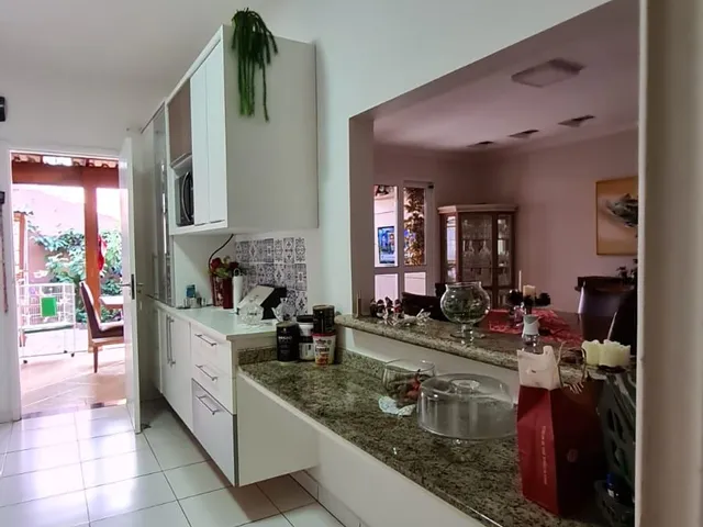 Casa com 340m² 4 quartos e 6 banheiros, à venda, no bairro Aurora em Londrina
