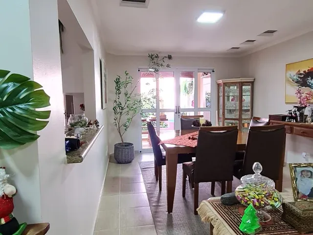 Casa com 340m² 4 quartos e 6 banheiros, à venda, no bairro Aurora em Londrina