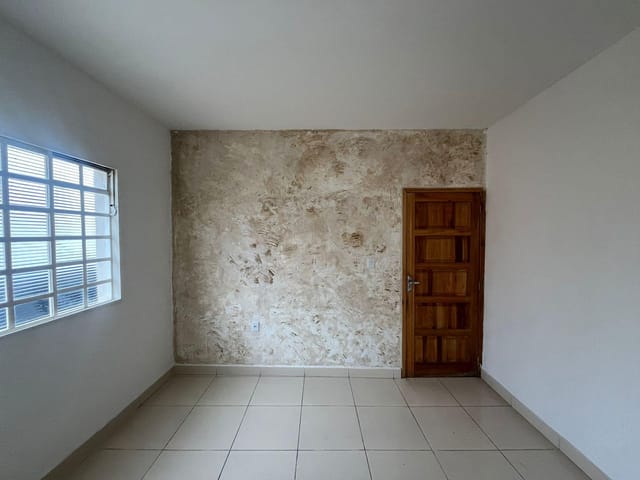 Casa com 250m² 3 quartos e 1 banheiro, para alugar, no bairro Jardim Lisa em Campinas