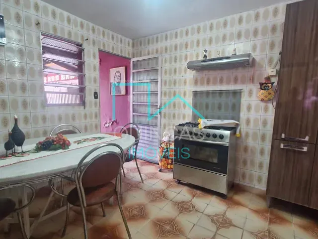 Casa com 250m² 3 quartos e 2 banheiros, à venda, no bairro Parque Residencial Eloy Chaves em Jundiaí