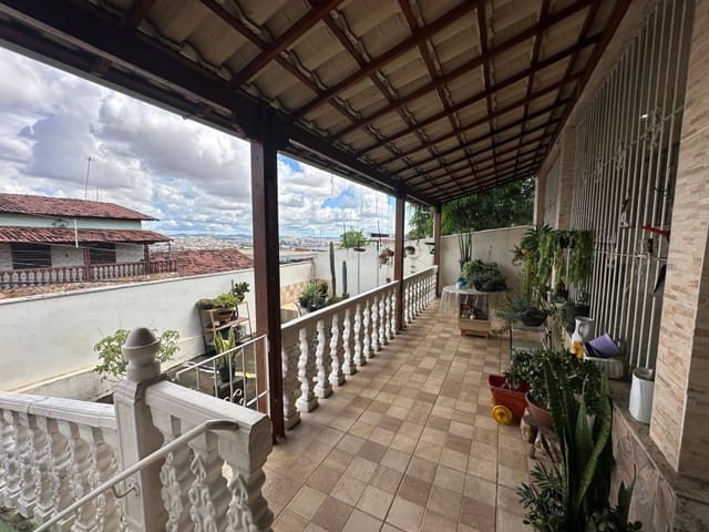 Casa com 336m² 4 quartos e 3 banheiros, à venda, no bairro Jardim São José em Belo Horizonte