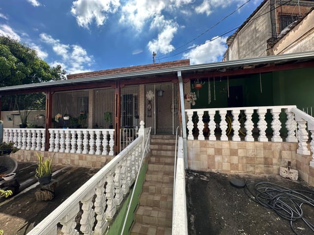 Casa com 336m² 4 quartos e 3 banheiros, à venda, no bairro Jardim São José em Belo Horizonte