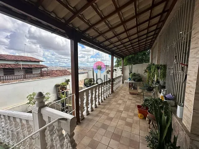 Casa com 336m² 4 quartos e 3 banheiros, à venda, no bairro Jardim São José em Belo Horizonte