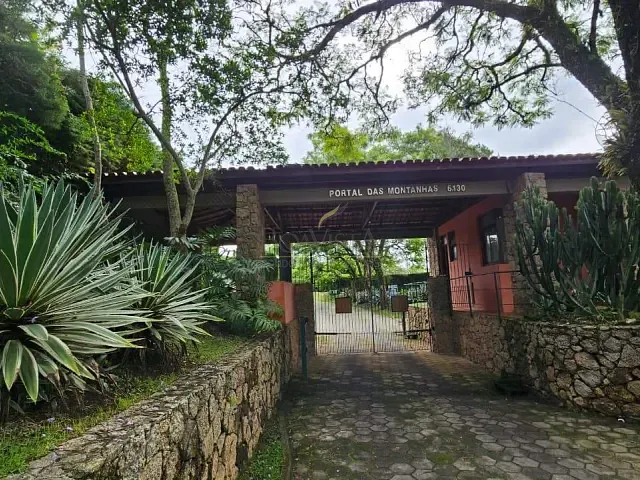 Casa com 1200m² 5 quartos e 5 banheiros, para alugar, no bairro Portão em Atibaia