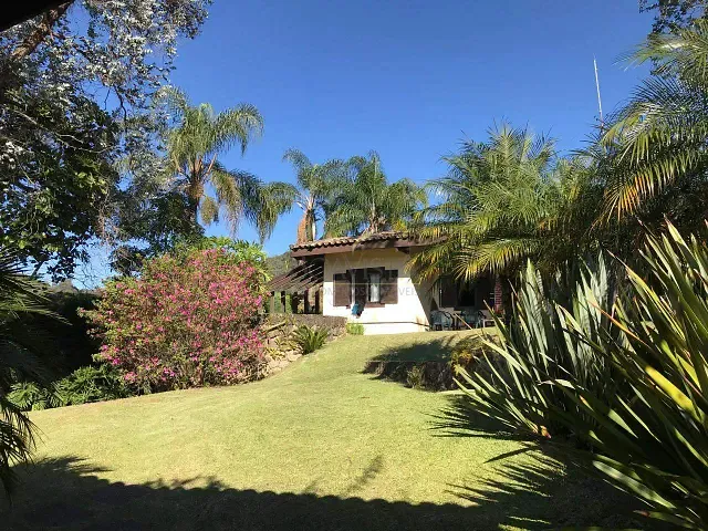 Casa com 1200m² 5 quartos e 5 banheiros, para alugar, no bairro Portão em Atibaia