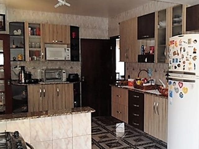 Casa com 430m² 4 quartos e 4 banheiros, à venda, no bairro Uvaranas em Ponta Grossa