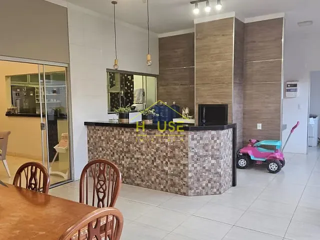 Casa com 301m² 3 quartos e 2 banheiros, à venda, no bairro Jardim Marim em Votuporanga