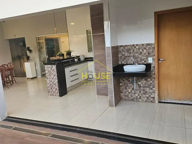 Casa com 301m² 3 quartos e 2 banheiros, à venda, no bairro Jardim Marim em Votuporanga