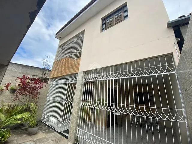 Casa com 135m² 3 quartos e 2 banheiros, à venda, no bairro Centenário em Campina Grande