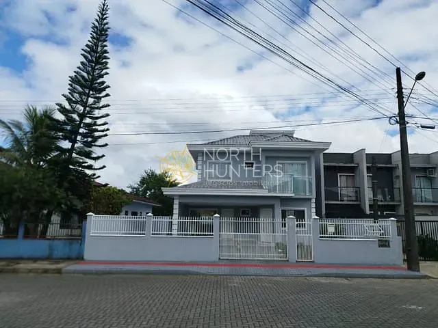 Casa com 152m² 3 quartos e 4 banheiros, à venda, no bairro Espinheiros em Joinville