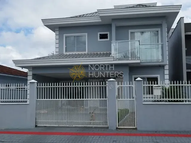 Casa com 152m² 3 quartos e 4 banheiros, à venda, no bairro Espinheiros em Joinville