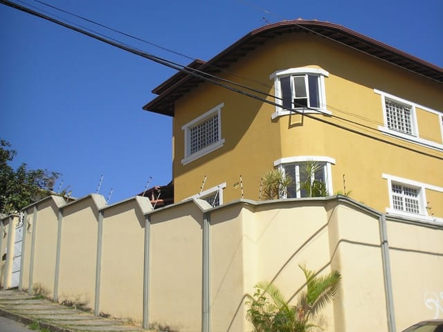 Casa 4 quartos e 4 banheiros, à venda, no bairro Heliópolis em Belo Horizonte
