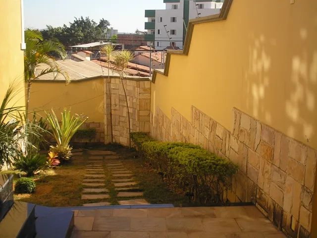 Casa 4 quartos e 4 banheiros, à venda, no bairro Heliópolis em Belo Horizonte