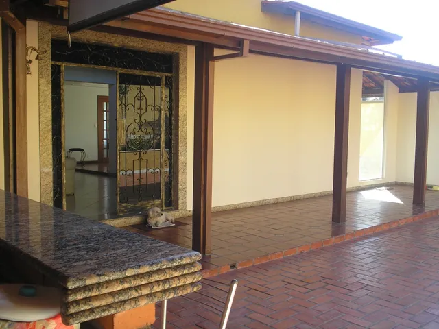 Casa 4 quartos e 4 banheiros, à venda, no bairro Heliópolis em Belo Horizonte