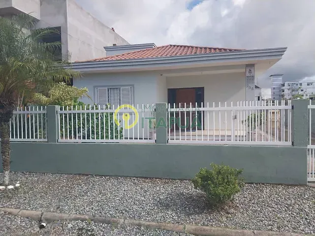 Casa 2 quartos e 2 banheiros, à venda, no bairro Balneário São José em Itapoá