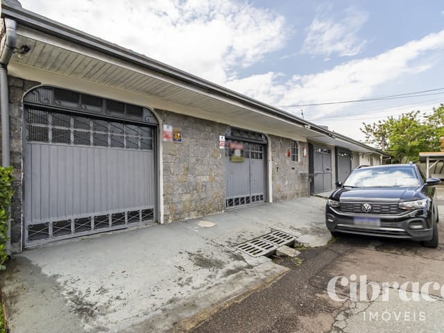 Casa 5 quartos e 5 banheiros, para alugar, no bairro Seminário em Curitiba