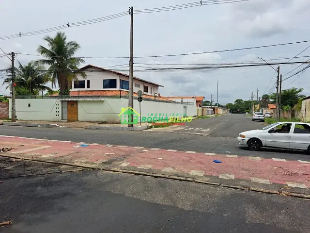 Casa com 640m² 6 quartos e 4 banheiros, à venda, no bairro Pirajá em Teresina