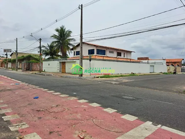 Casa com 640m² 6 quartos e 4 banheiros, à venda, no bairro Pirajá em Teresina