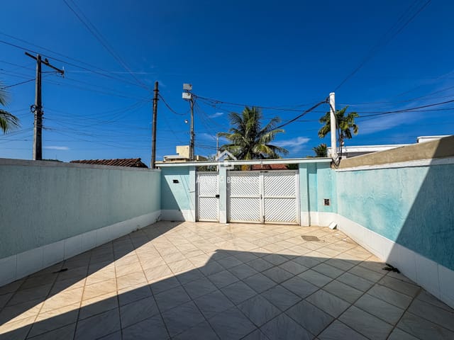 Casa 2 quartos e 4 banheiros, à venda ou para alugar, no bairro Barroco (Itaipuaçu) em Maricá