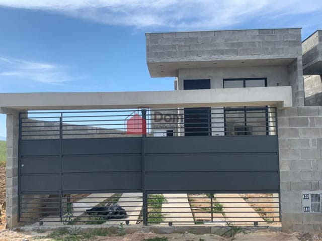 Casa à venda, no bairro Loteamento Residencial e Comercial Flamboyant em Pindamonhangaba