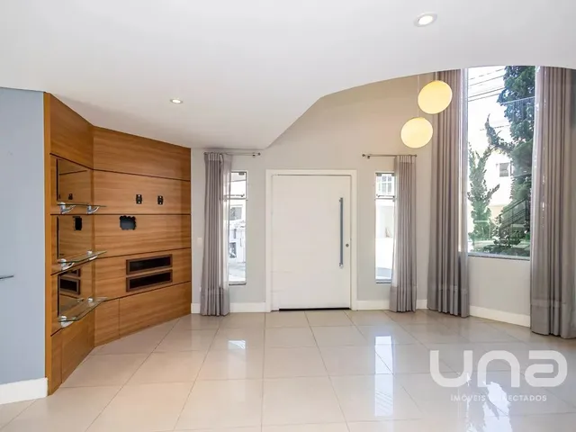 Casa 3 quartos e 4 banheiros, para alugar, no bairro Fazendinha em Curitiba