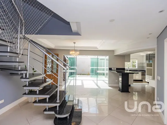 Casa 3 quartos e 4 banheiros, para alugar, no bairro Fazendinha em Curitiba