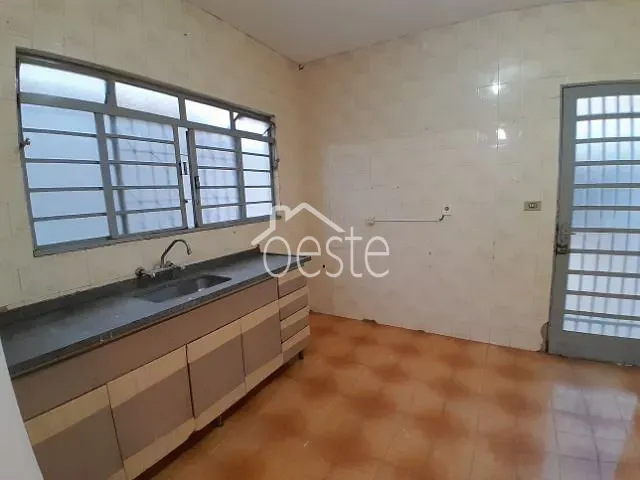 Casa com 250m² 2 quartos e 1 banheiro, à venda, no bairro Jardim São Francisco em Santa Bárbara D'Oeste