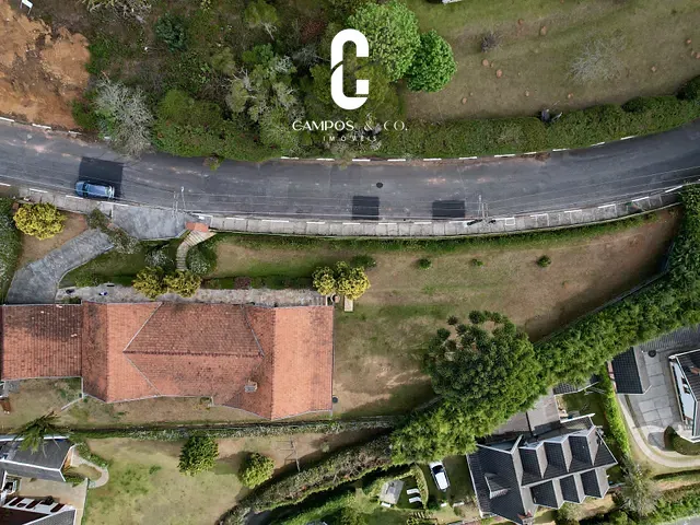 Casa com 1550m² 5 quartos e 5 banheiros, à venda, no bairro Alto do Capivari em Campos Do Jordão