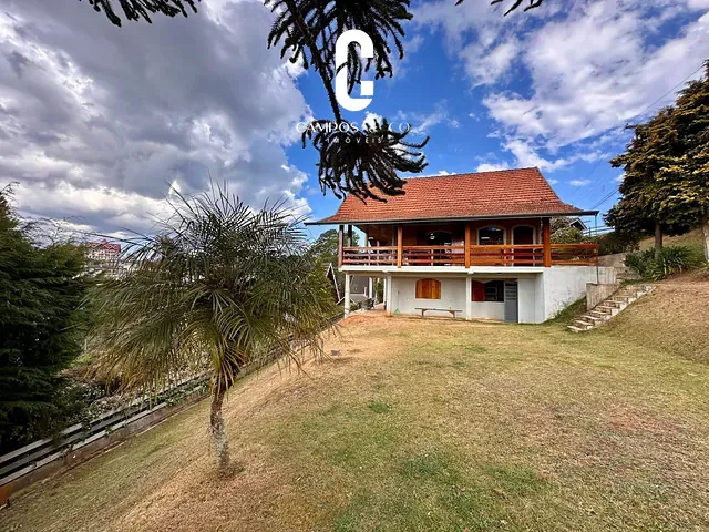 Casa com 1550m² 5 quartos e 5 banheiros, à venda, no bairro Alto do Capivari em Campos Do Jordão
