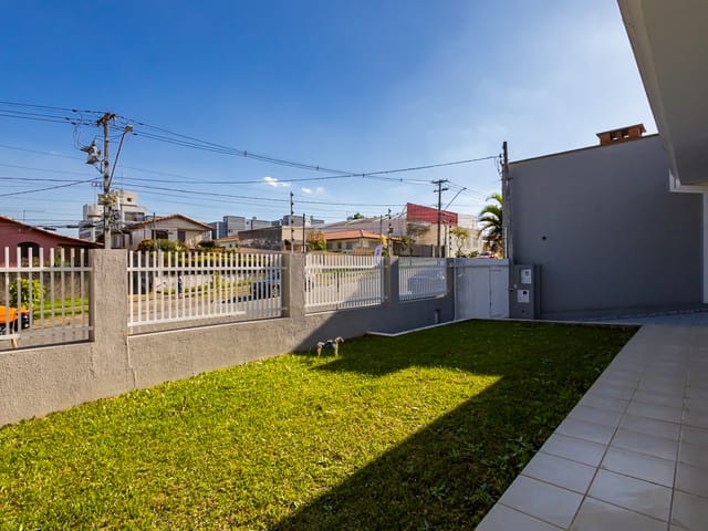 Casa 3 quartos e 3 banheiros, para alugar, no bairro Cajuru em Curitiba