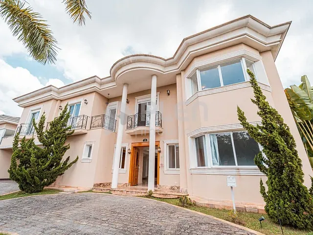 Casa com 780m² 5 quartos e 8 banheiros, à venda, no bairro Alphaville em Santana de Parnaíba