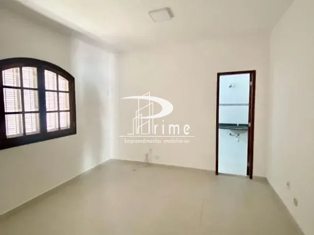 Casa com 300m² 2 quartos e 2 banheiros, para alugar, no bairro Camboinhas em Niterói