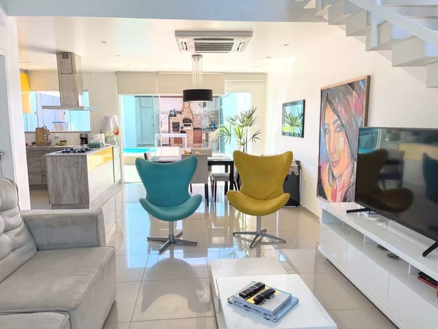 Casa com 200m² 3 quartos e 2 banheiros, à venda, no bairro Mar do Norte em Rio das Ostras