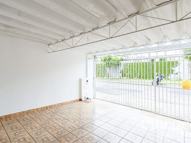 Casa 2 quartos e 2 banheiros, para alugar, no bairro Cidade Industrial em Curitiba
