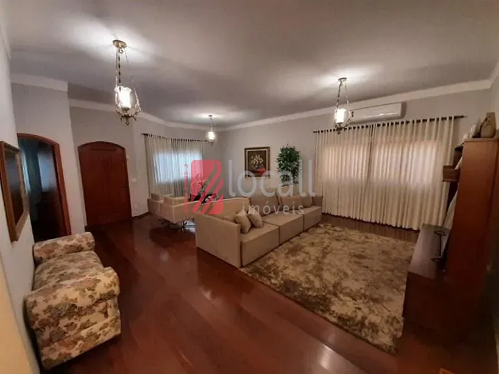Casa com 3 quartos à venda, 294m² — foto 2 de 27