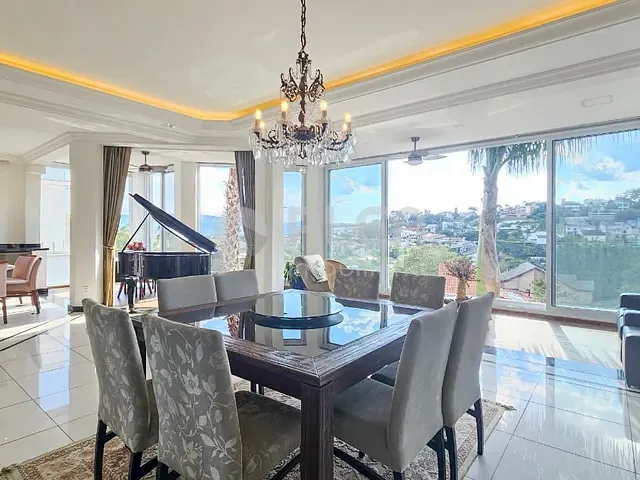 Casa com 630m² 5 quartos e 9 banheiros, à venda, no bairro Alphaville em Santana de Parnaíba