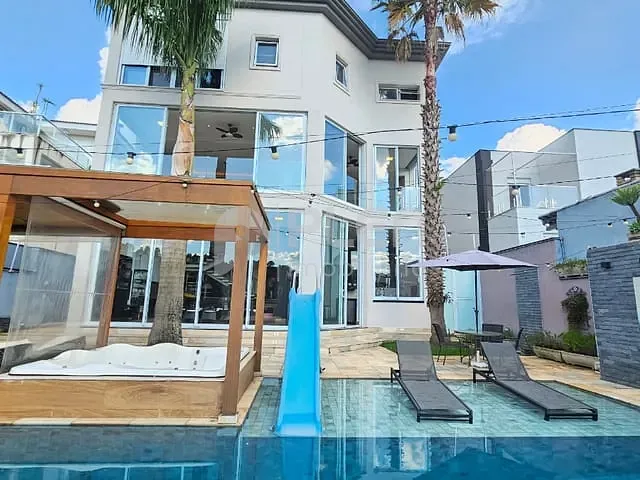 Casa com 630m² 5 quartos e 9 banheiros, à venda, no bairro Alphaville em Santana de Parnaíba