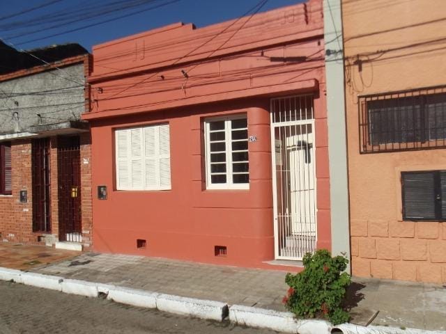 Casa com 172m² 2 quartos e 1 banheiro, à venda, no bairro Centro em Pelotas