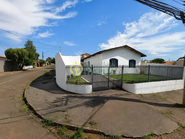 Casa 4 quartos e 2 banheiros, à venda, no bairro Parigot de Souza III em Londrina