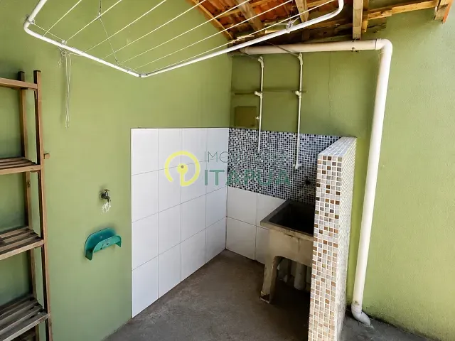 Casa 4 quartos e 2 banheiros, à venda, no bairro Parigot de Souza III em Londrina